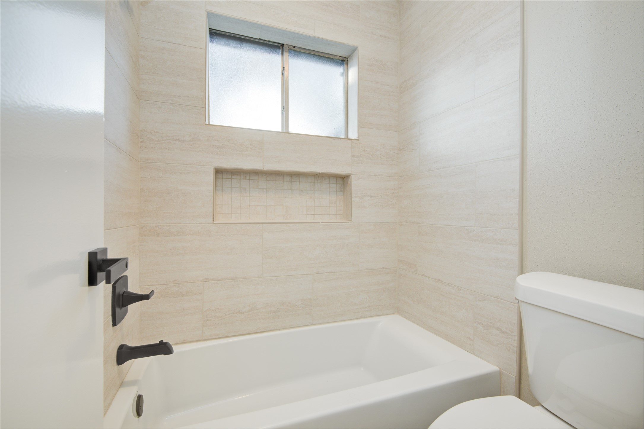 6722 Lynngate Drive Spring, TX 77373 - Photo 21 of 31 a bath tub sitting next to a white toilet