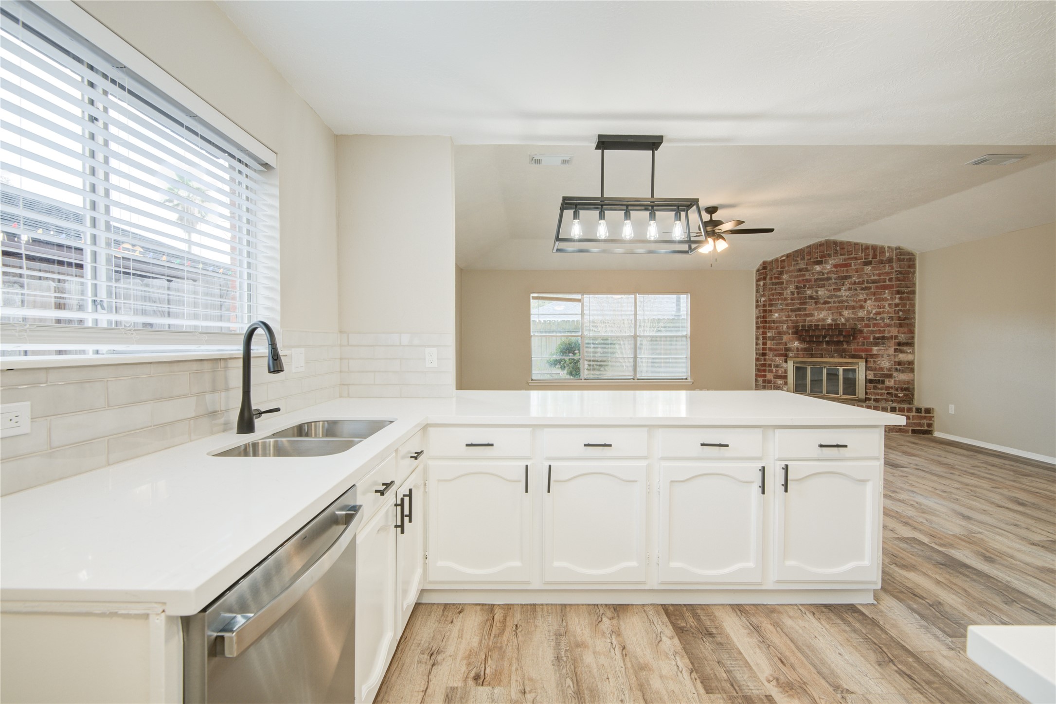 6722 Lynngate Drive Spring, TX 77373 - Photo 7 of 31