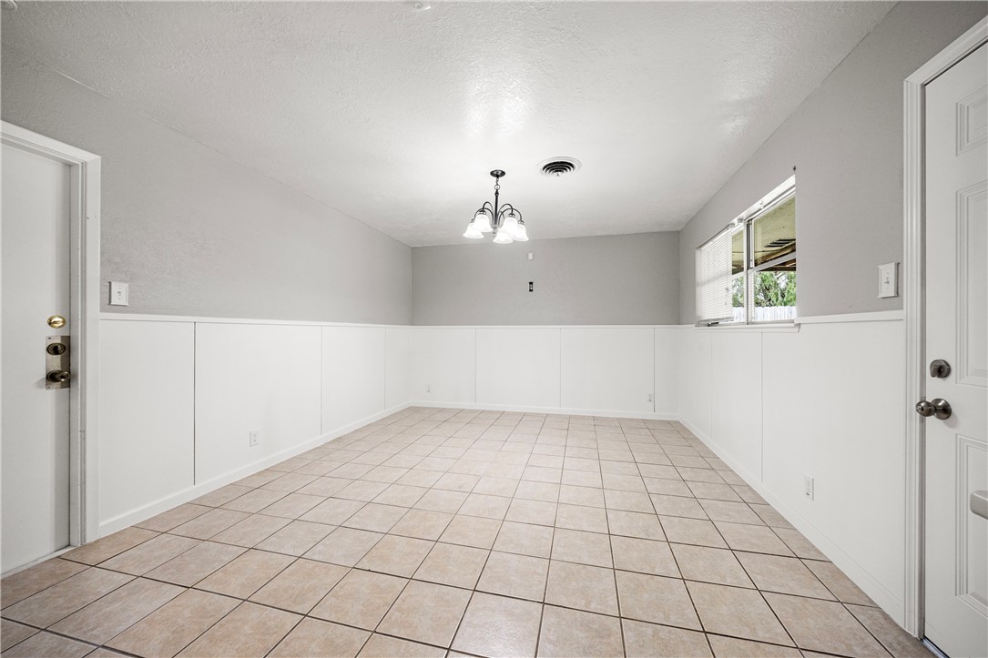 4014 Bray Drive Corpus Christi, TX 78413 - Photo 4 of 20 a view of an empty room and window