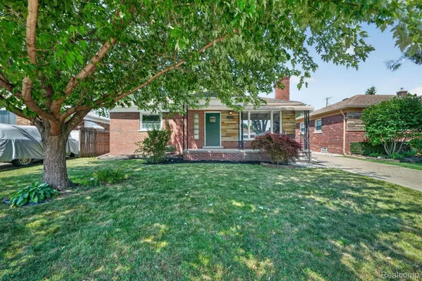 $225,000 | 22809 Harper Lake Avenue, St. Clair Shores, MI 48080