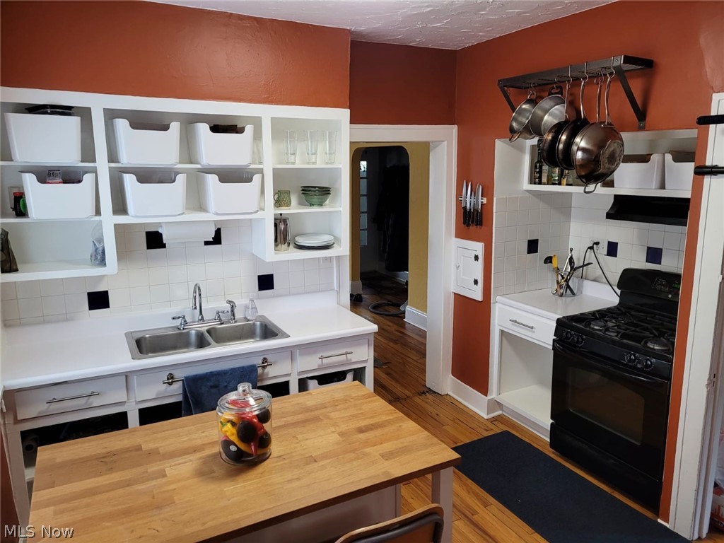 3218 Berkeley Road Cleveland, OH 44118 - Photo 9 of 35 Kitchen.