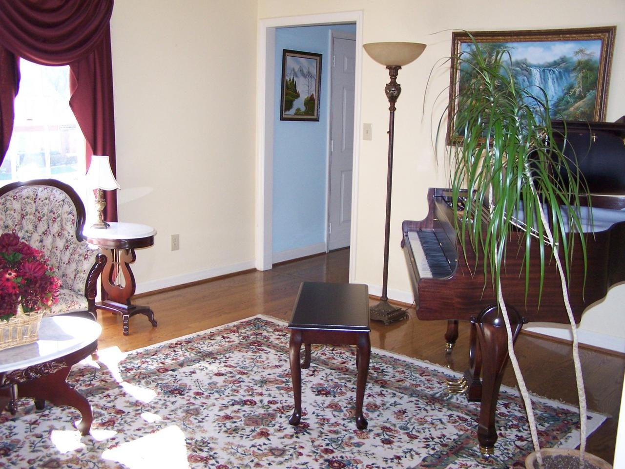 6242 Buckland Mill Road Roanoke, VA 24019 - Photo 3 of 16 Living Room