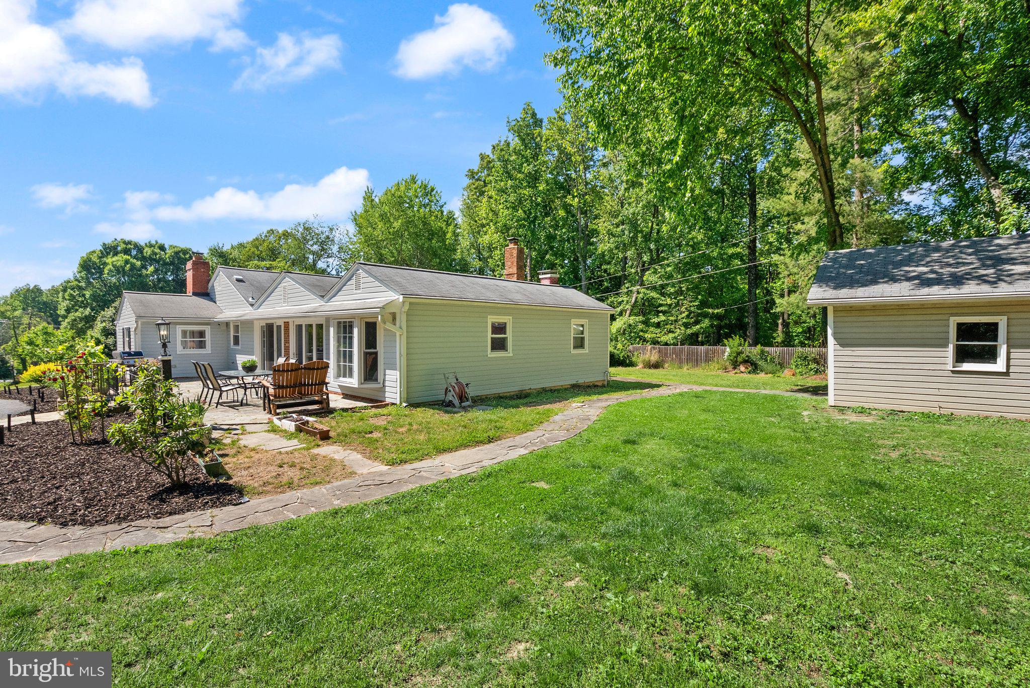 815 Seneca Road Great Falls, VA 22066 - Photo 6 of 61