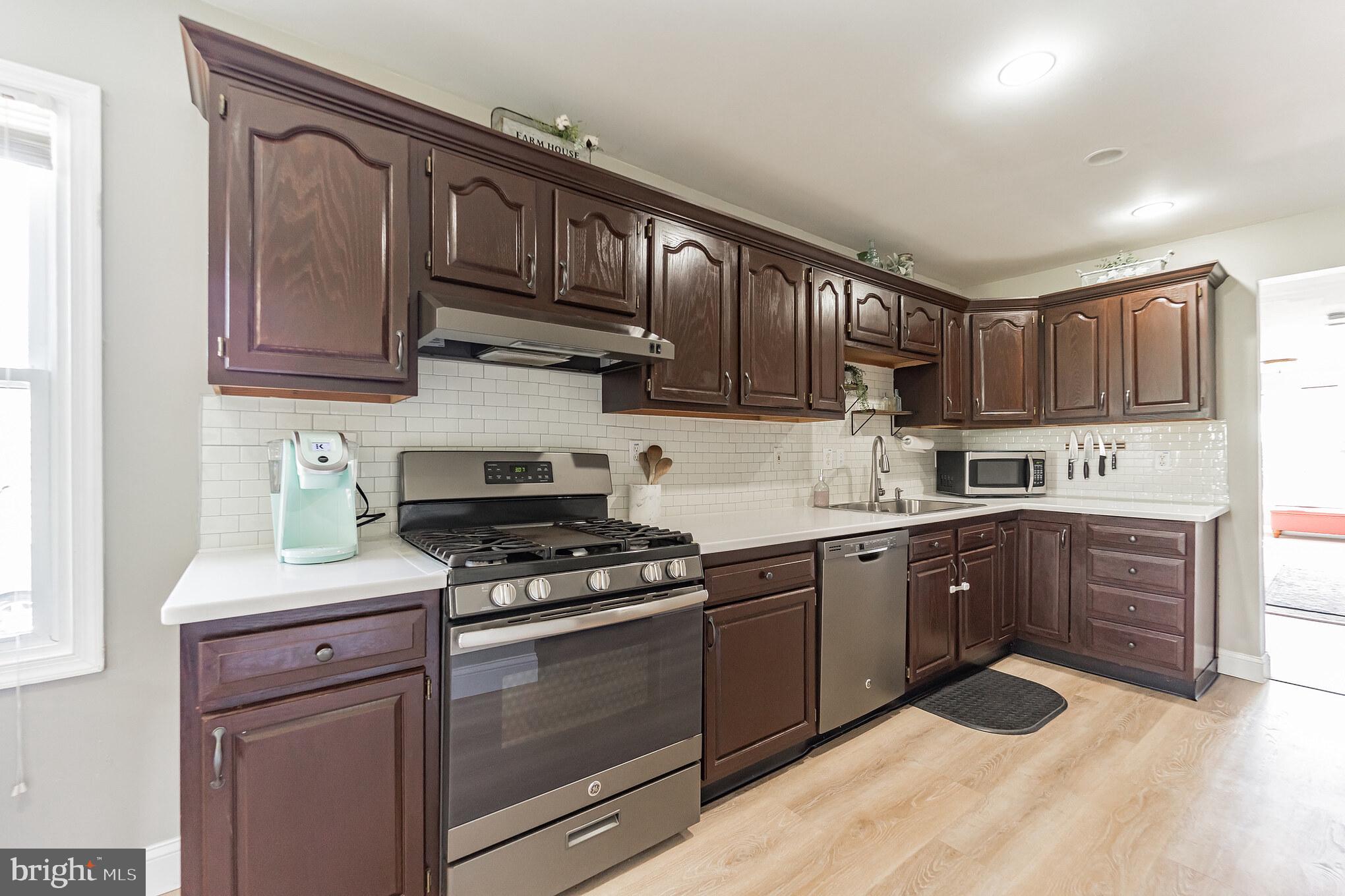 913 Rosedale Avenue Rosedale, MD 21237 - Photo 10 of 35 Updated Kitchen w/ SS appliances