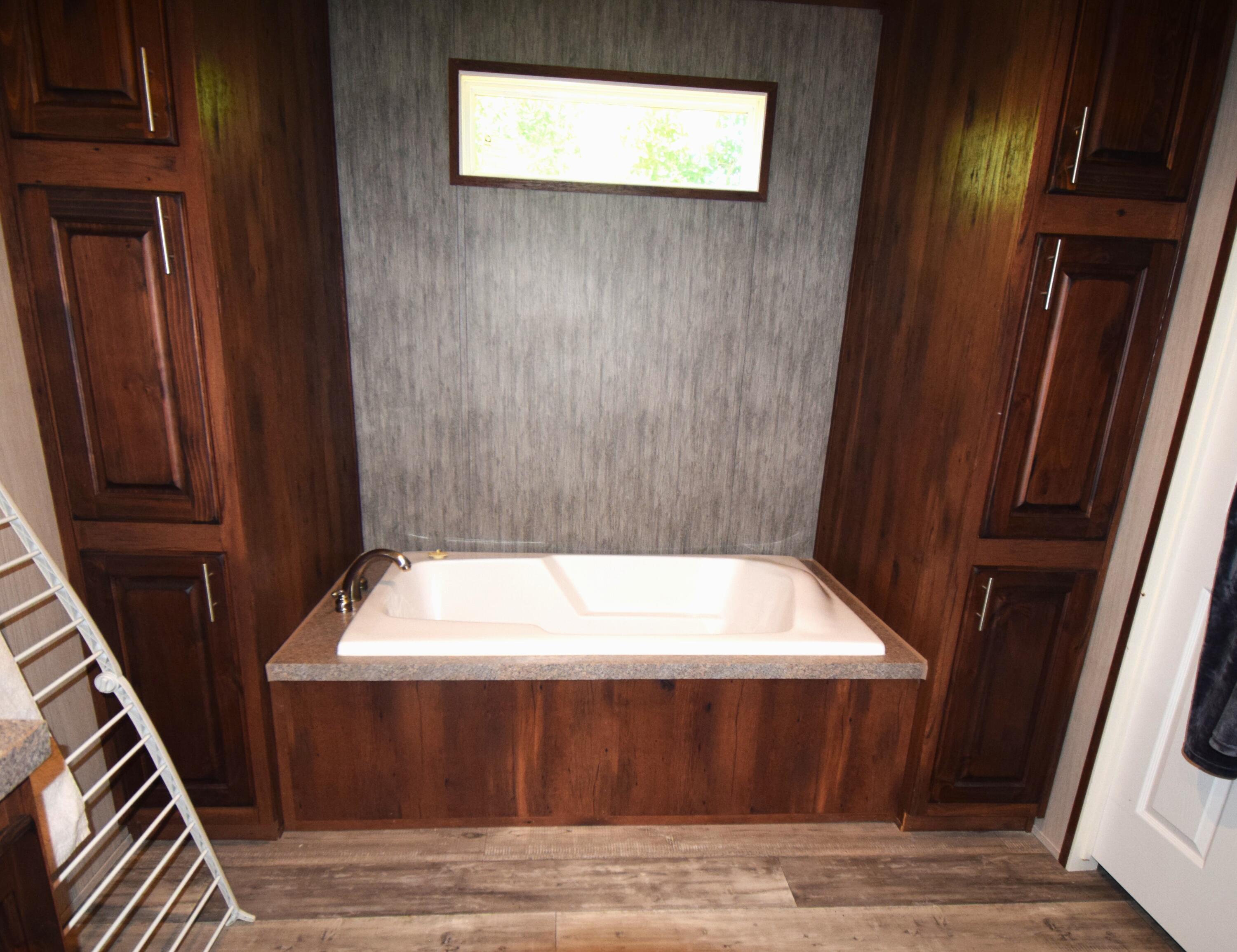 6583 Bill Lundy Road Laurel Hill, FL 32567 - Photo 11 of 22 Master Tub