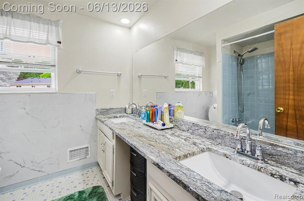 6653 Flintlock Ridge Utica, MI 48317 - Photo 17 of 31