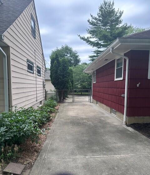 73 North Chesterfield Road Columbus, OH 43209 - Photo 28 of 34 Chesterfield Driveway 1