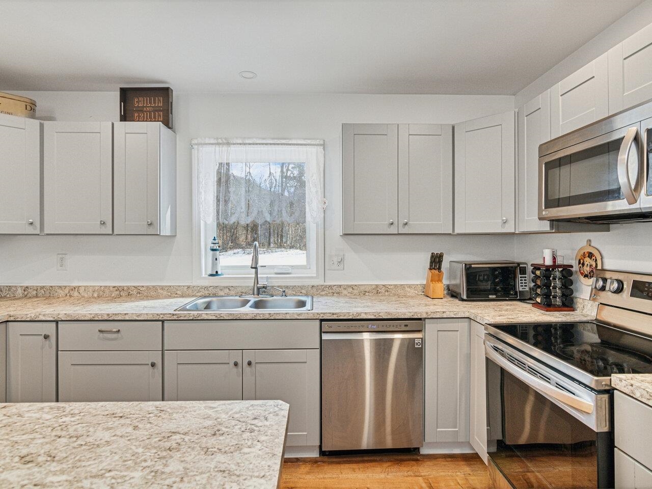 843 Lower Notch Road Bristol, VT 05443 - Photo 7 of 43