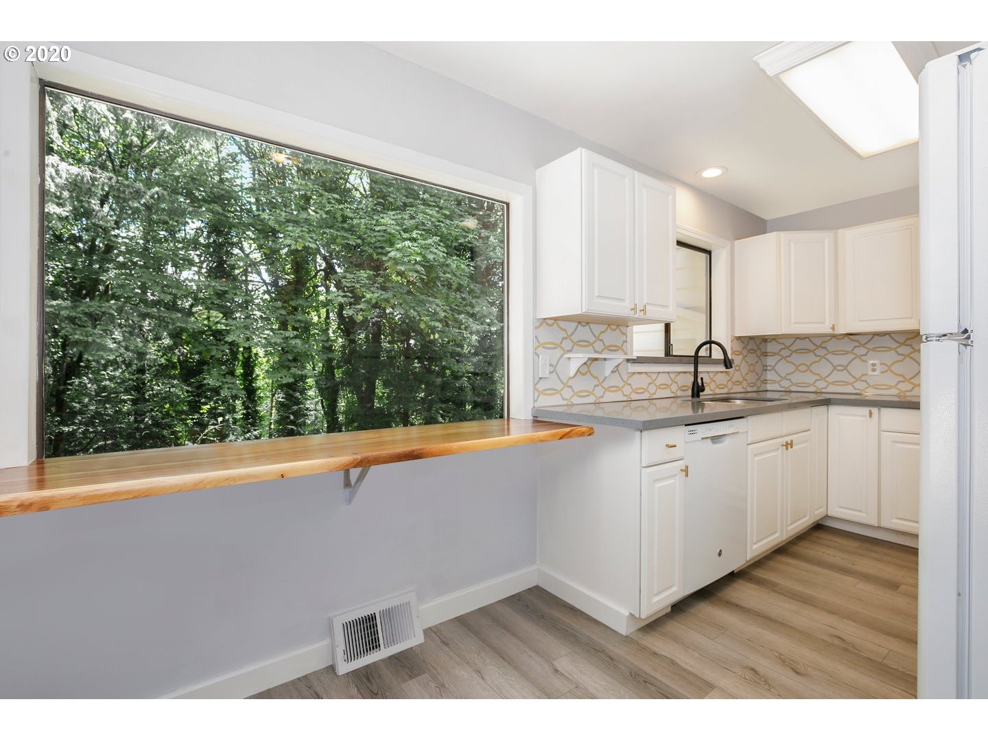 10298 Southwest Lancaster Road Portland, OR 97219 - Photo 11 of 32 Gallery Image 11