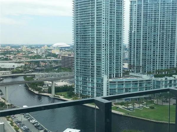 $4,500 | 68 Southeast 6th Street, Unit 1908, Miami, FL 33131
