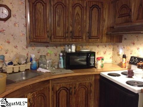 1231 Boiling Springs Road Greer, SC 29650 - Photo 5 of 10 Gallery Image 5