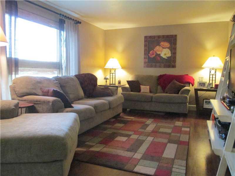 1533 Anderson Road Pittsburgh, PA 15209 - Photo 2 of 13 Living Room.