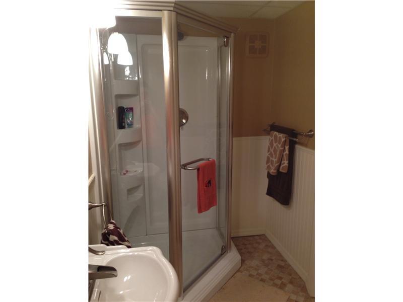 1533 Anderson Road Pittsburgh, PA 15209 - Photo 12 of 13 Full Bath.