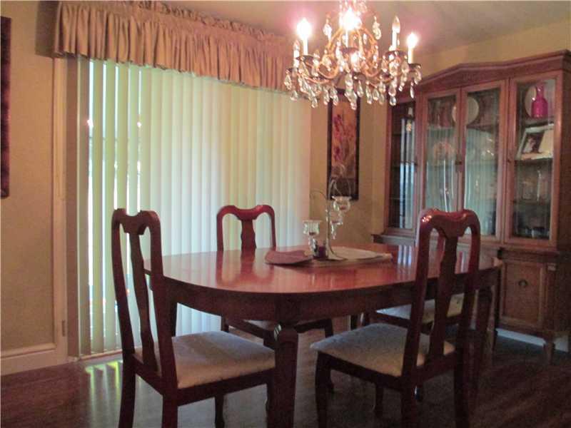 1533 Anderson Road Pittsburgh, PA 15209 - Photo 4 of 13 Dining Room.