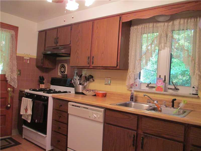 1533 Anderson Road Pittsburgh, PA 15209 - Photo 5 of 13 Kitchen.