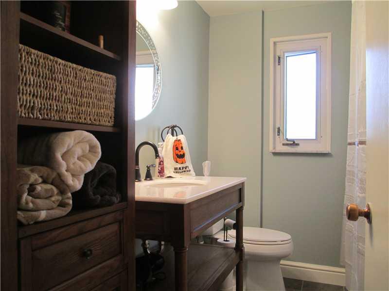 1533 Anderson Road Pittsburgh, PA 15209 - Photo 8 of 13 Full Bath.