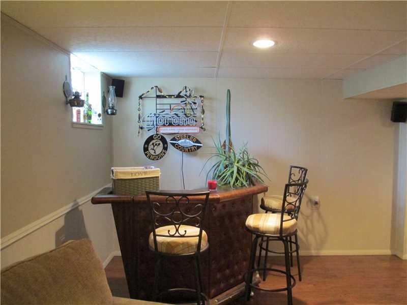 1533 Anderson Road Pittsburgh, PA 15209 - Photo 10 of 13 Family Room.