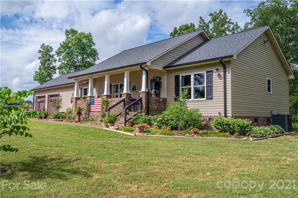 4773 Grigg Road Lincolnton, NC 28092 - Photo 1 of 34 front view of a house with a yard