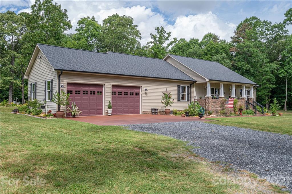 4773 Grigg Road Lincolnton, NC 28092 - Photo 4 of 34 a front view of a house with a yard and garage