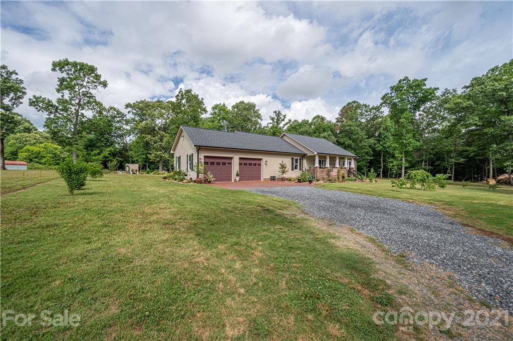 4773 Grigg Road Lincolnton, NC 28092 - Photo 31 of 34 a front view of house with yard and green space