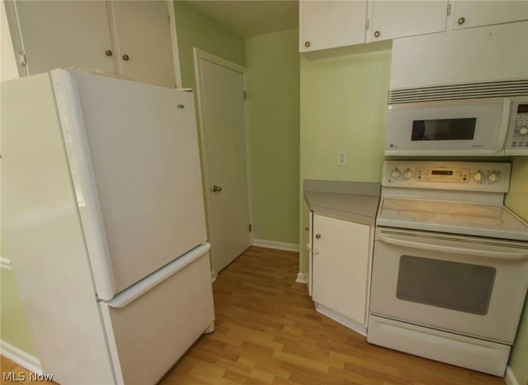 3563 Woodridge Road Cleveland Heights, OH 44121 - Photo 13 of 20 The Kitchen