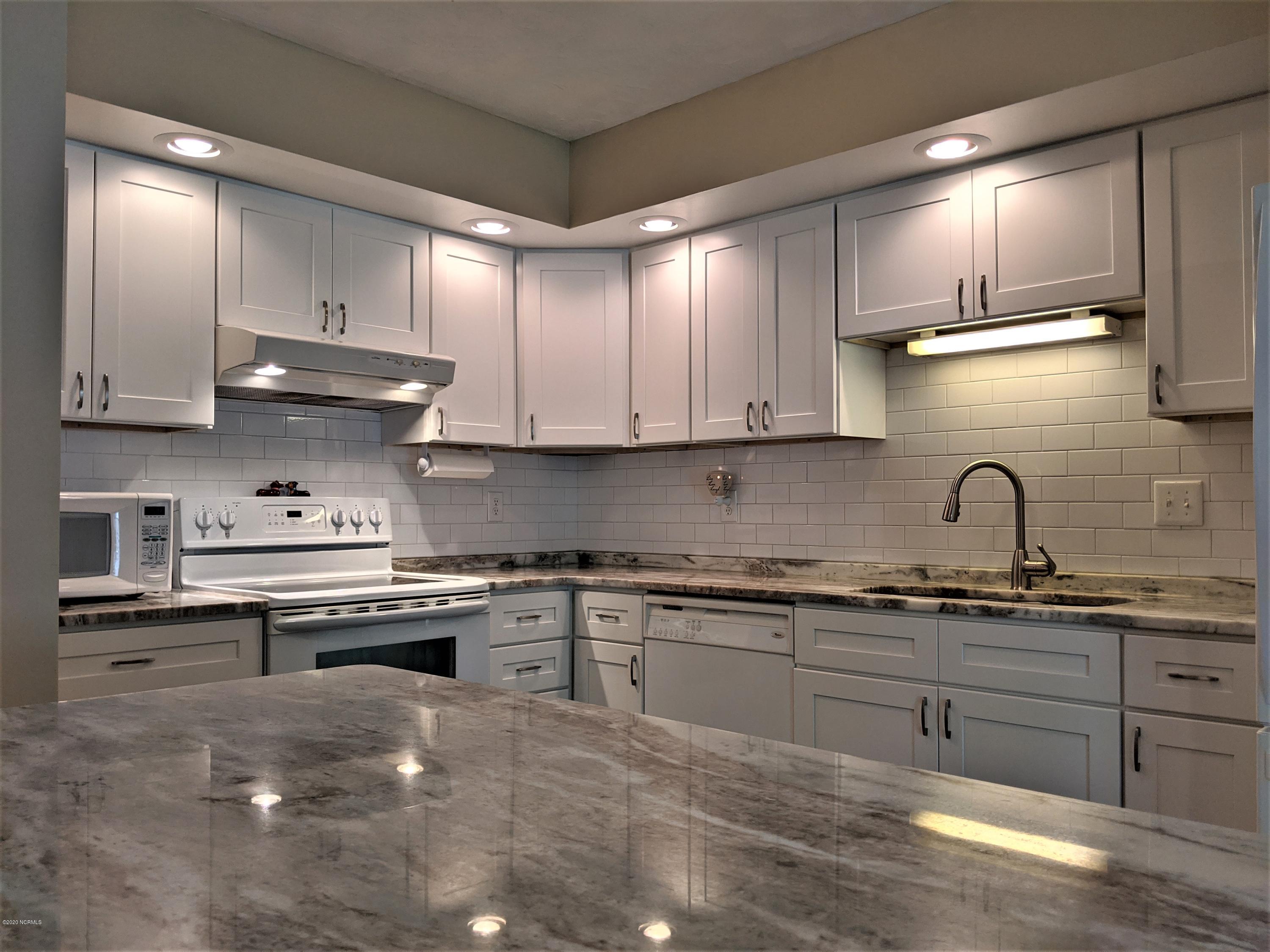 521 Cardinal Road Jacksonville, NC 28546 - Photo 11 of 35 Kitchen 2