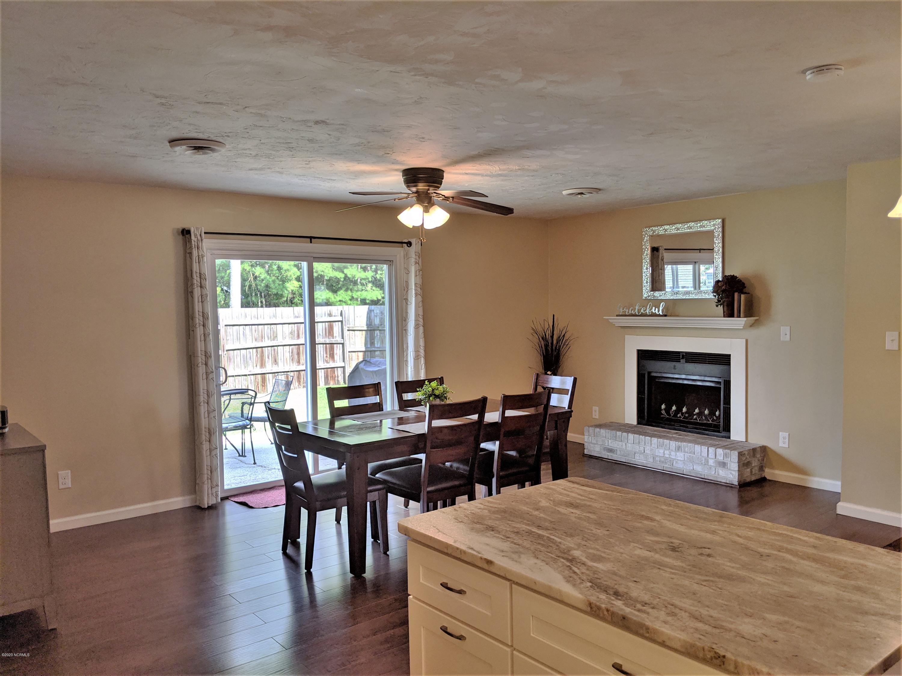 521 Cardinal Road Jacksonville, NC 28546 - Photo 17 of 35 Dining Area