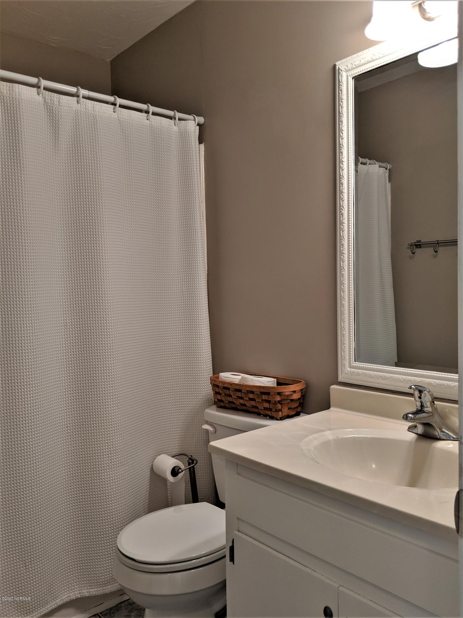 521 Cardinal Road Jacksonville, NC 28546 - Photo 23 of 35 Hall bath 2