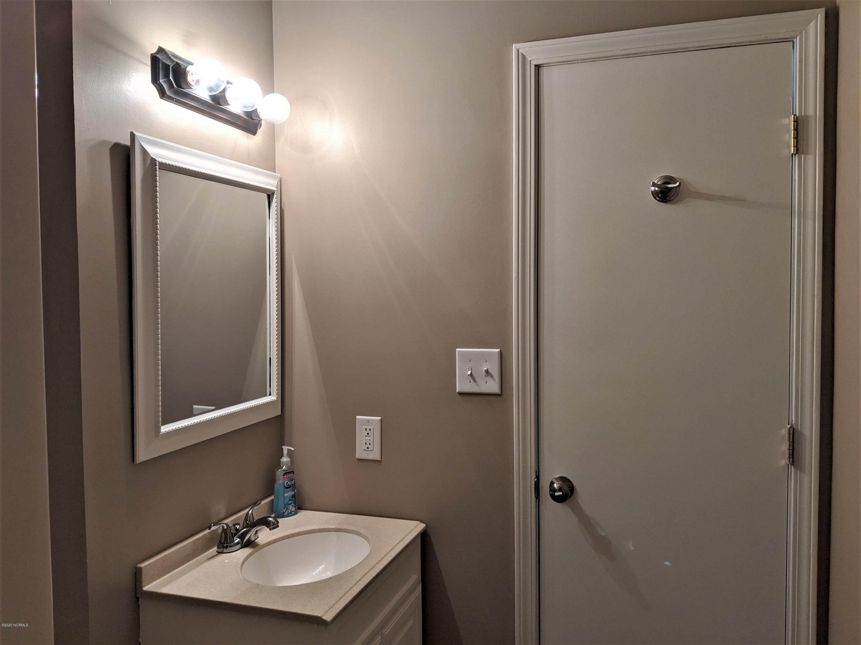 521 Cardinal Road Jacksonville, NC 28546 - Photo 31 of 35 Master Bathroom2
