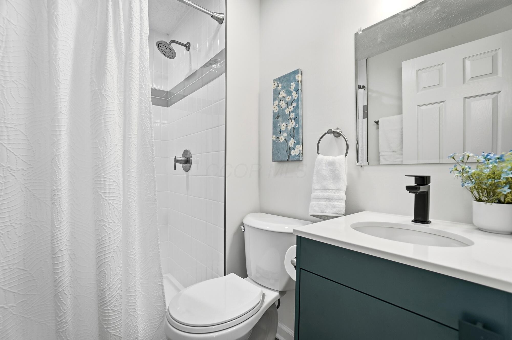 142 Gladys Road Columbus, OH 43228 - Photo 24 of 43 Full Bathroom 2