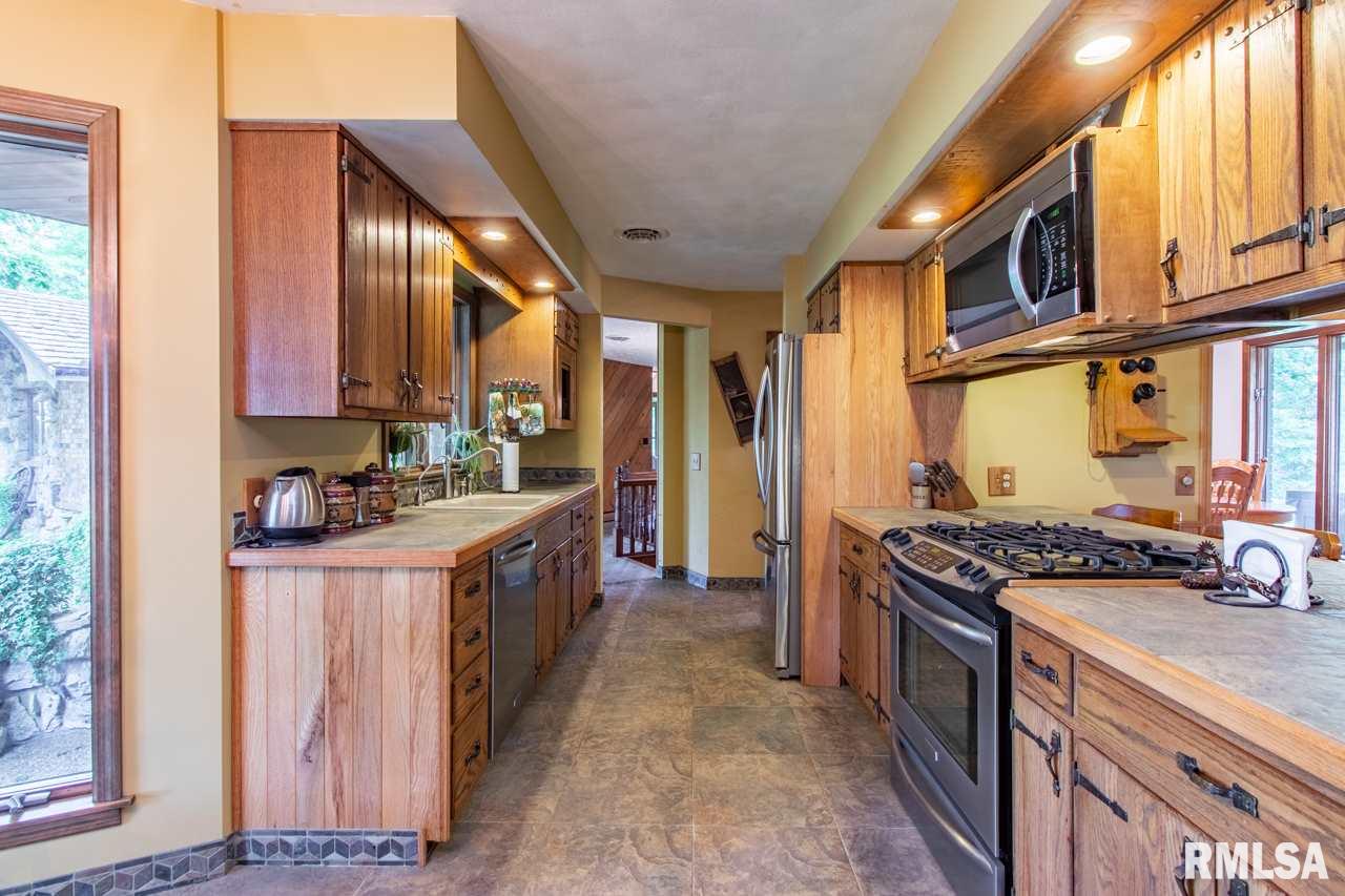 22272 Hirstein Road Morton, IL 61550 - Photo 9 of 36 Gallery Image 9