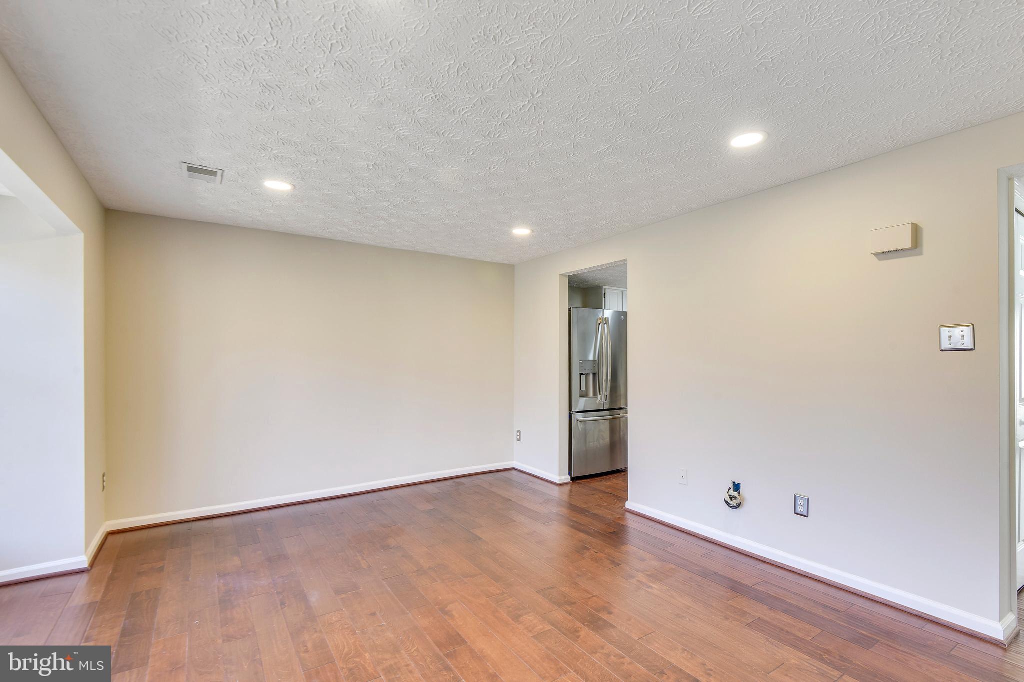 1531 Poplar Grove Drive Reston, VA 20194 - Photo 6 of 36 Lots of light!