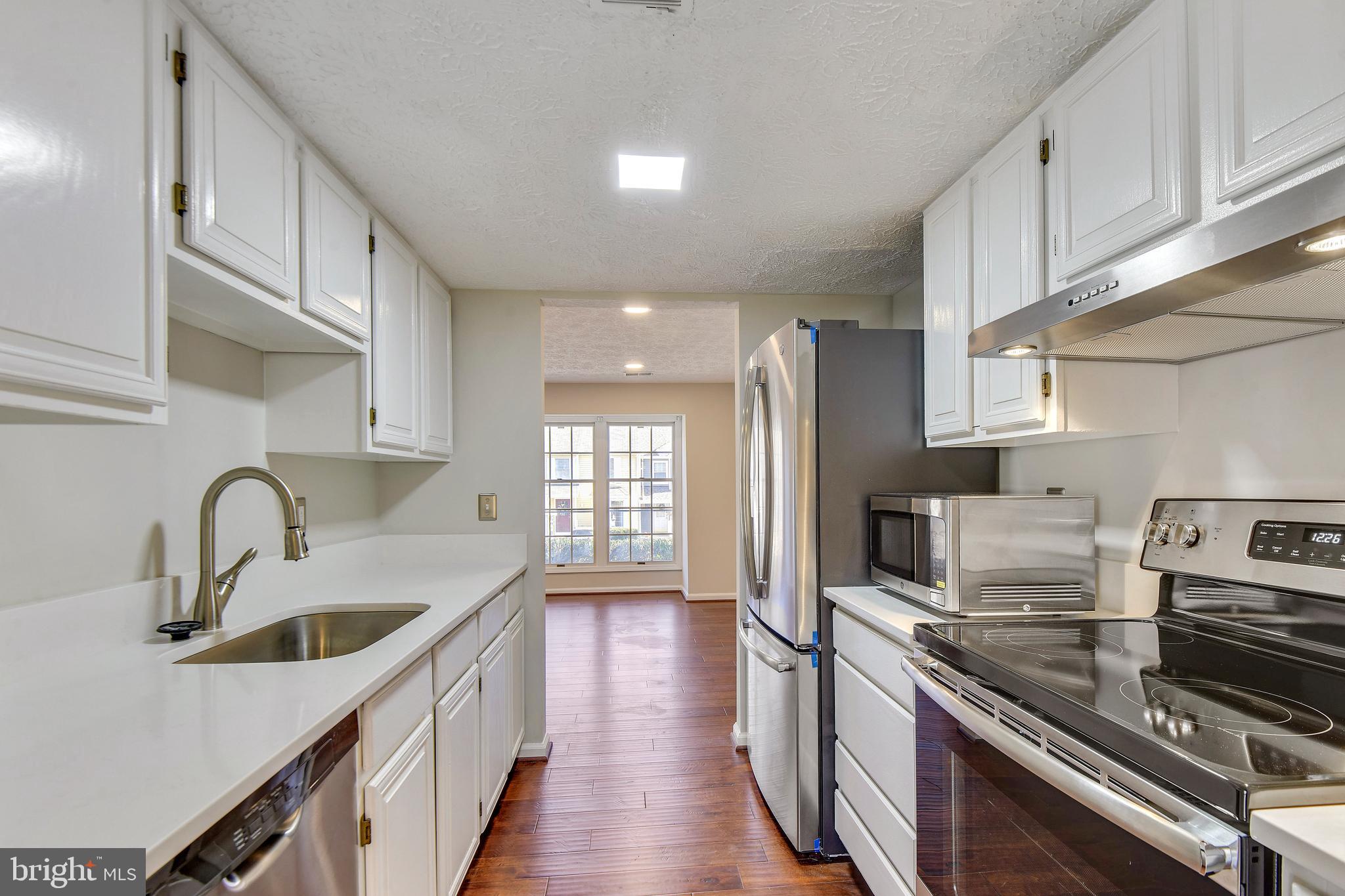 1531 Poplar Grove Drive Reston, VA 20194 - Photo 7 of 36 Granite counters, new stainless steel appliances