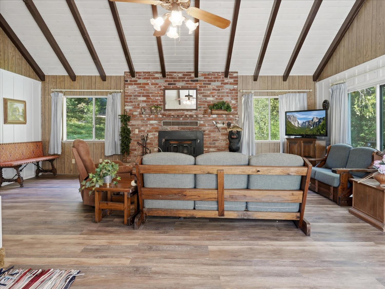 45167 Tolladay Road Oakhurst, CA 93644 - Photo 8 of 50 a living room with furniture