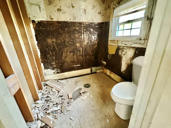 $49,900 | 10170 West 565 South, Owensville, IN 47665