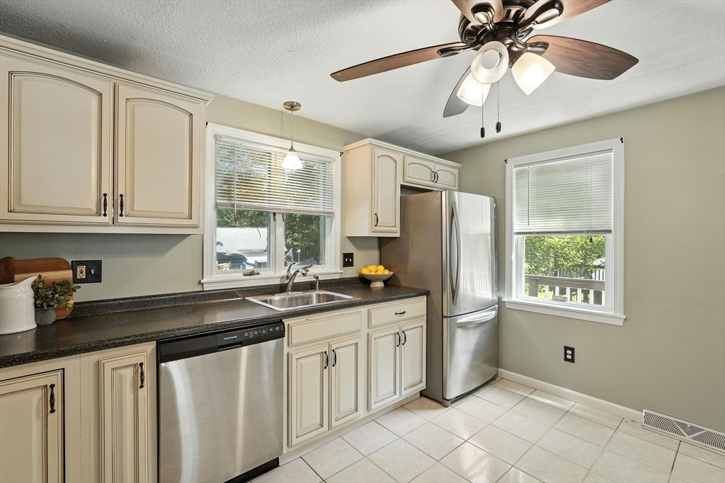 293 Laurelton Street Springfield, MA 01109 - Photo 21 of 40 Gallery Image 21