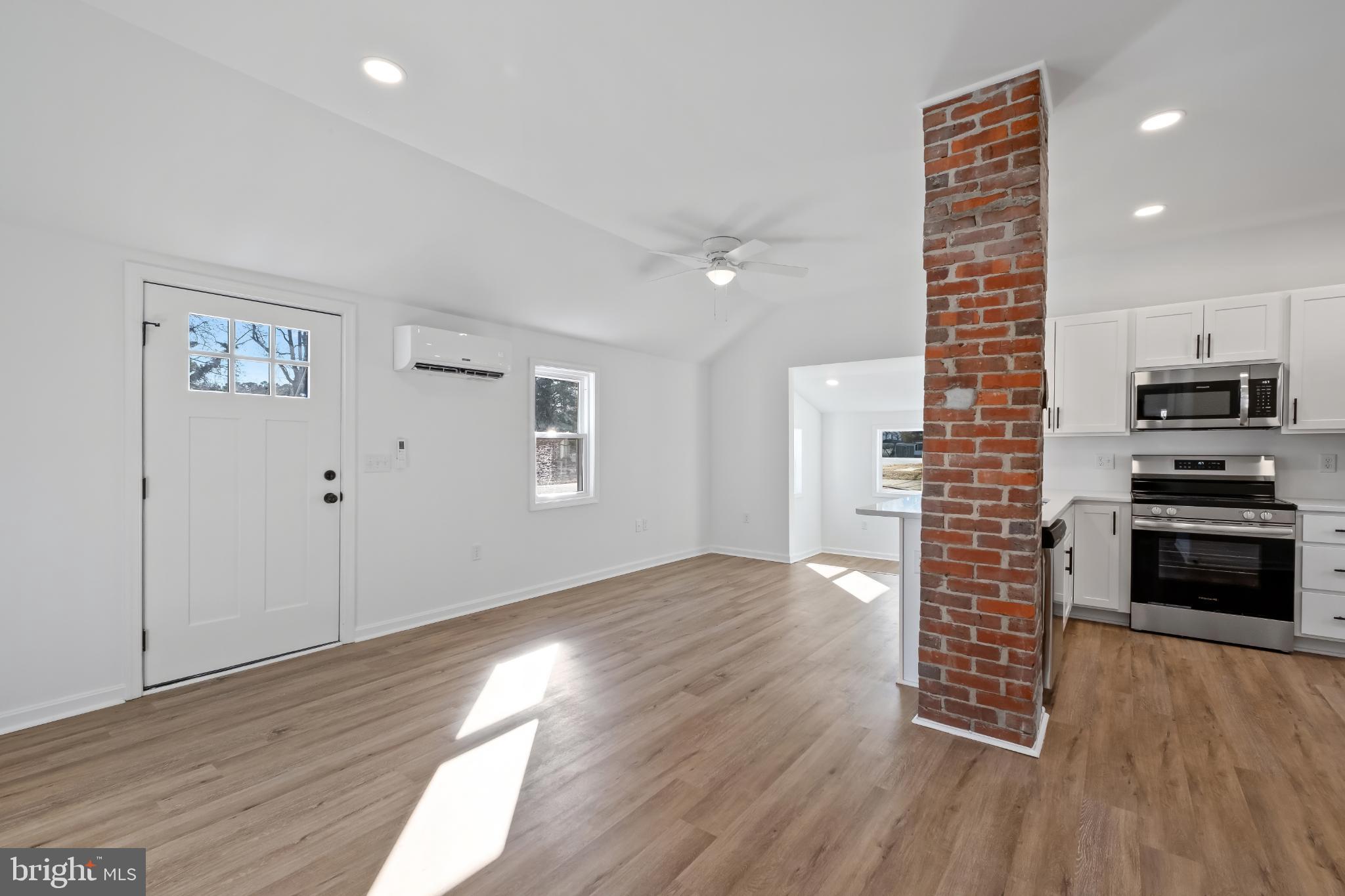 28272 Riverside Drive Salisbury, MD 21801 - Photo 24 of 33 Bright, airy space with modern charm.