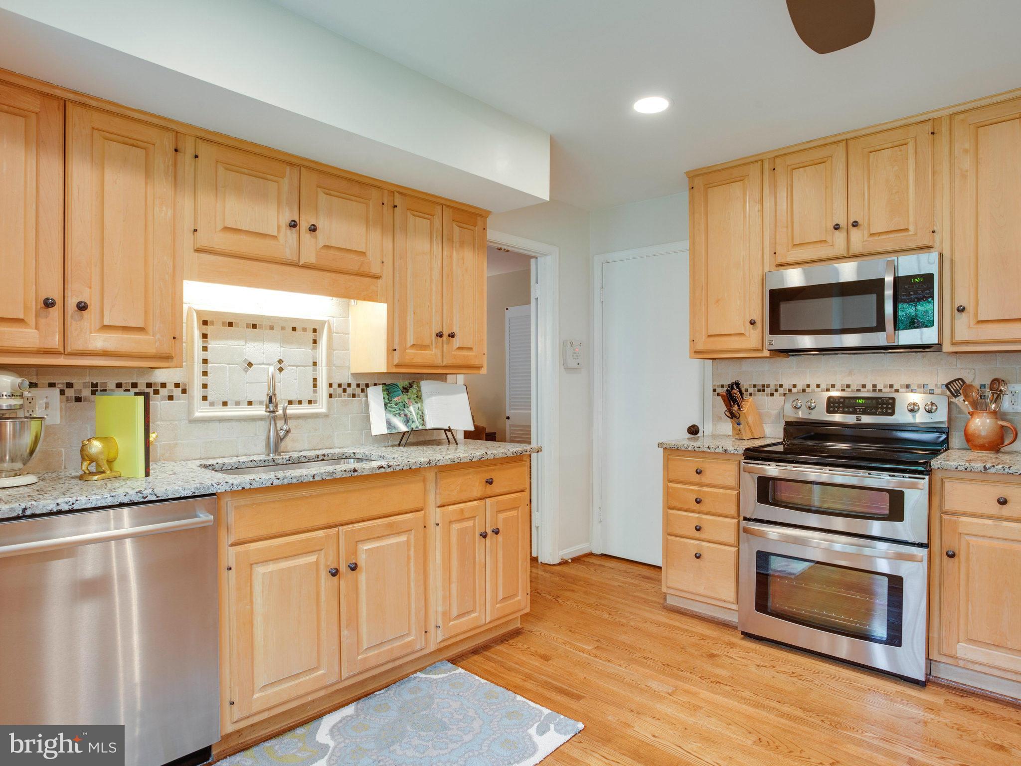 11305 Myrtle Lane Reston, VA 20191 - Photo 8 of 30 Kitchen