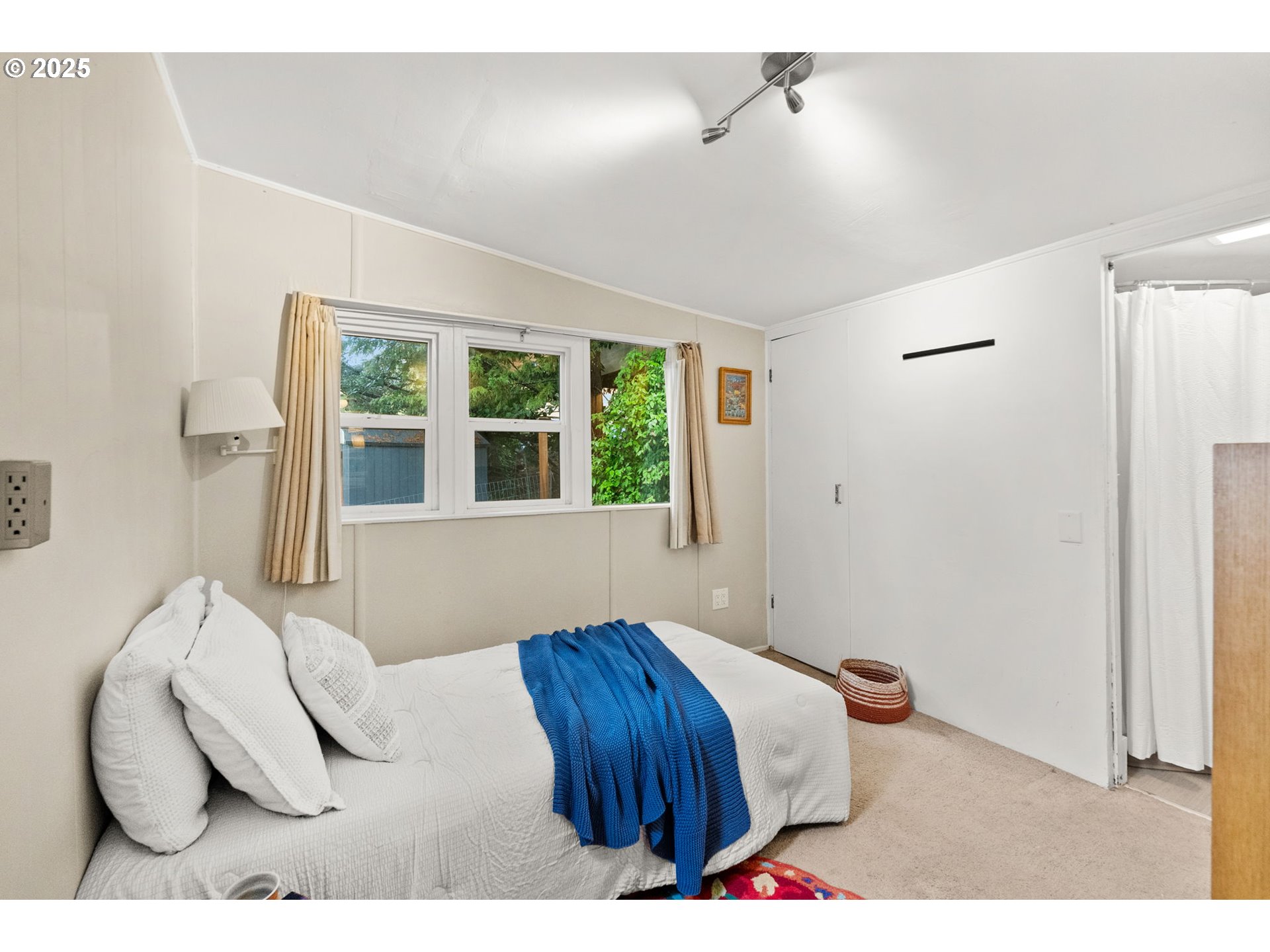 1933 East 28th Avenue Eugene, OR 97403 - Photo 16 of 35