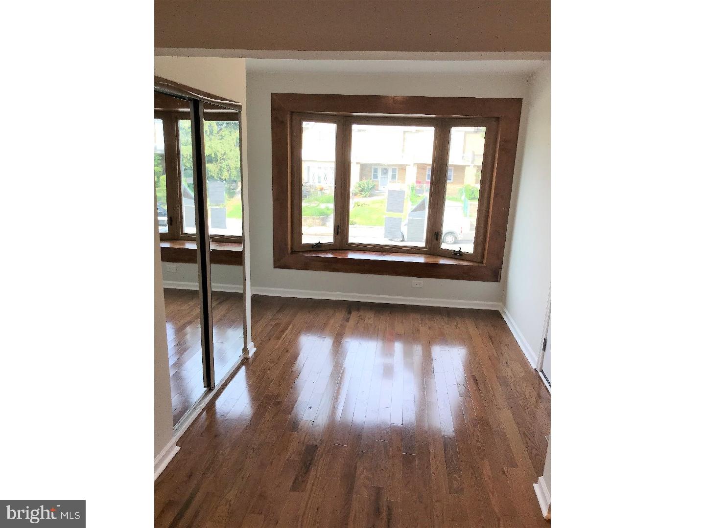 7239 Sommers Road Philadelphia, PA 19138 - Photo 4 of 25 Foyer
