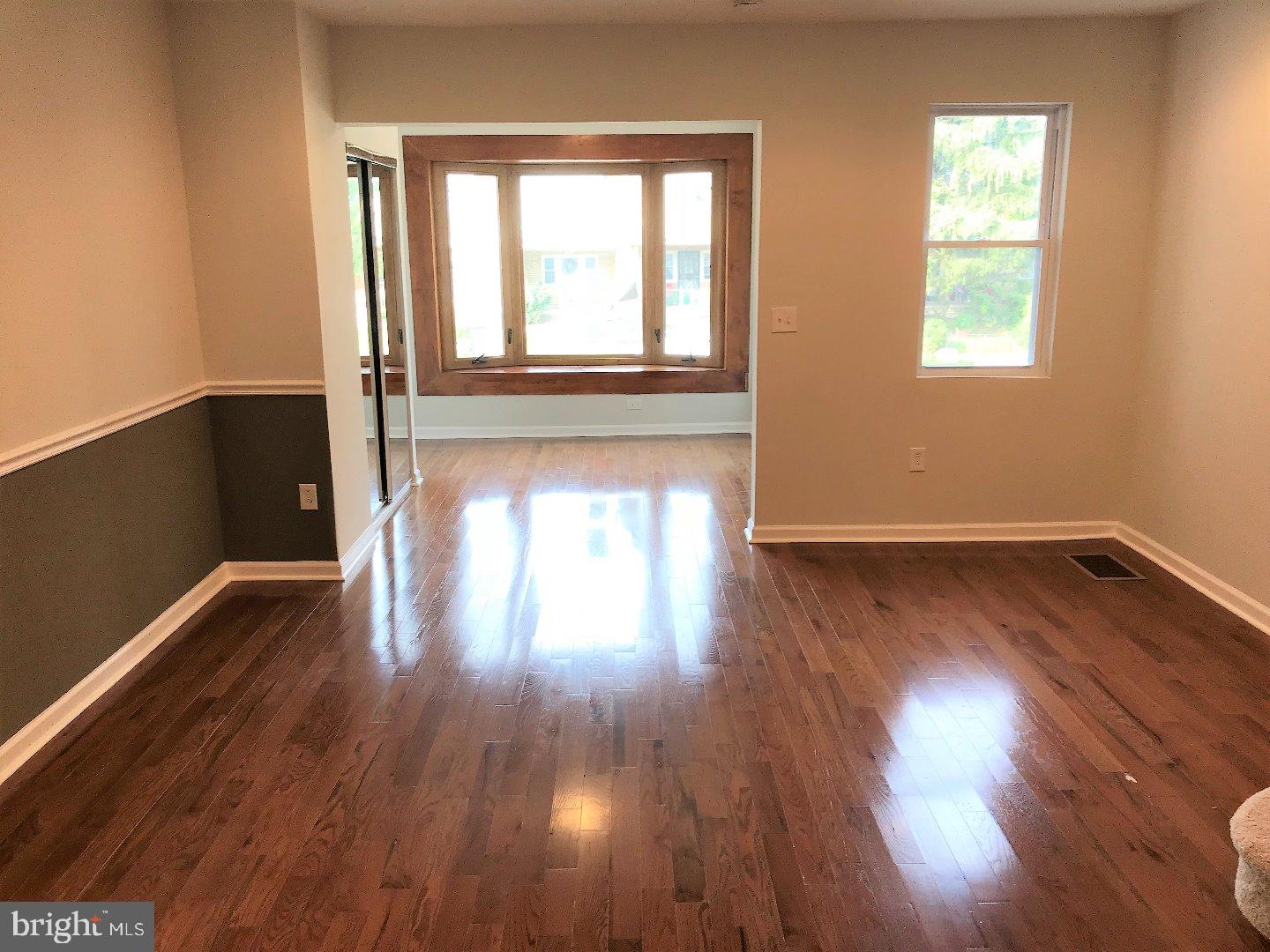7239 Sommers Road Philadelphia, PA 19138 - Photo 5 of 25 Living Room