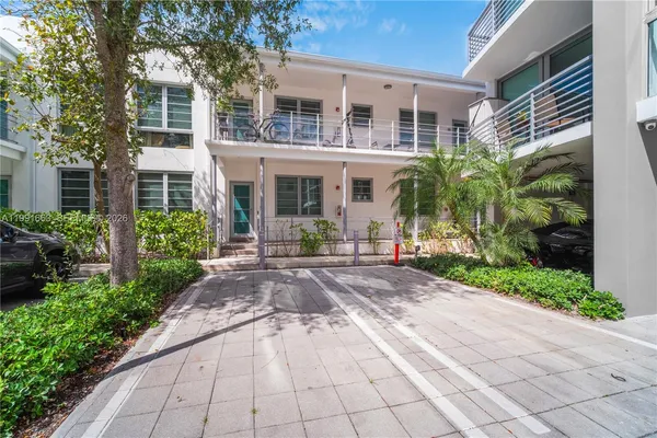 $2,950 | 2031 Meridian Avenue, Unit 5, Miami Beach, FL 33139