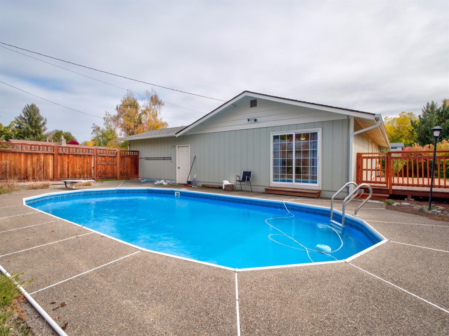 158 Fawn Way Eagle Point, OR 97524 - Photo 22 of 27 Back yard with in-ground pool.