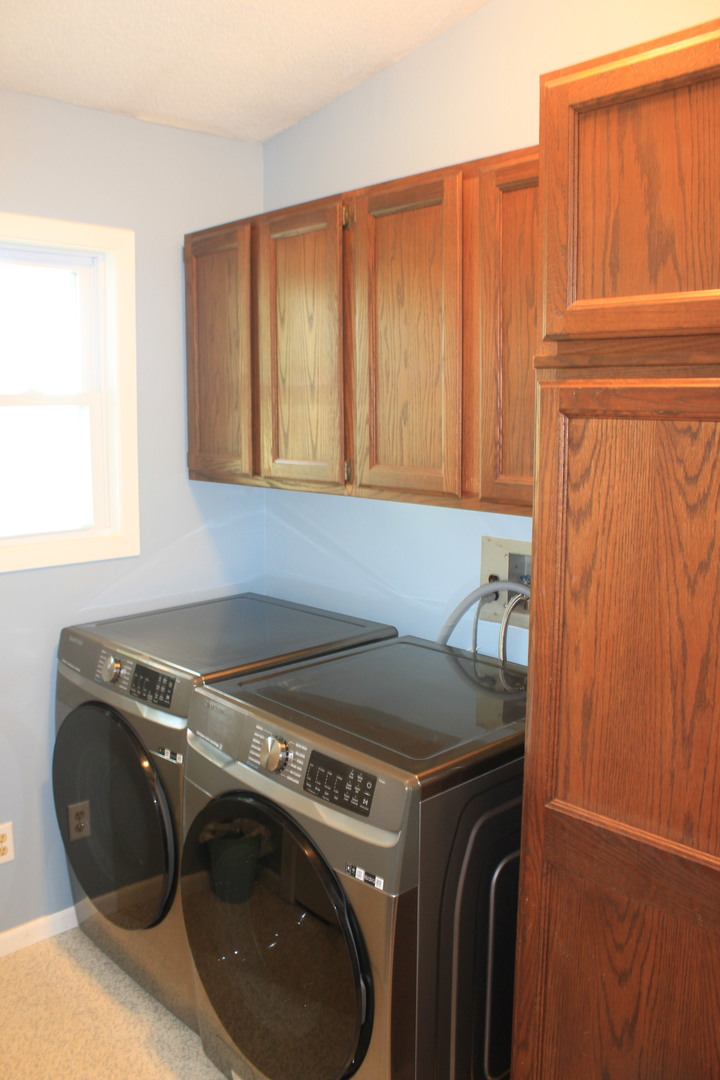 12892 Lawrence Road Sterling, IL 61081 - Photo 12 of 29 a utility room with dryer and washer
