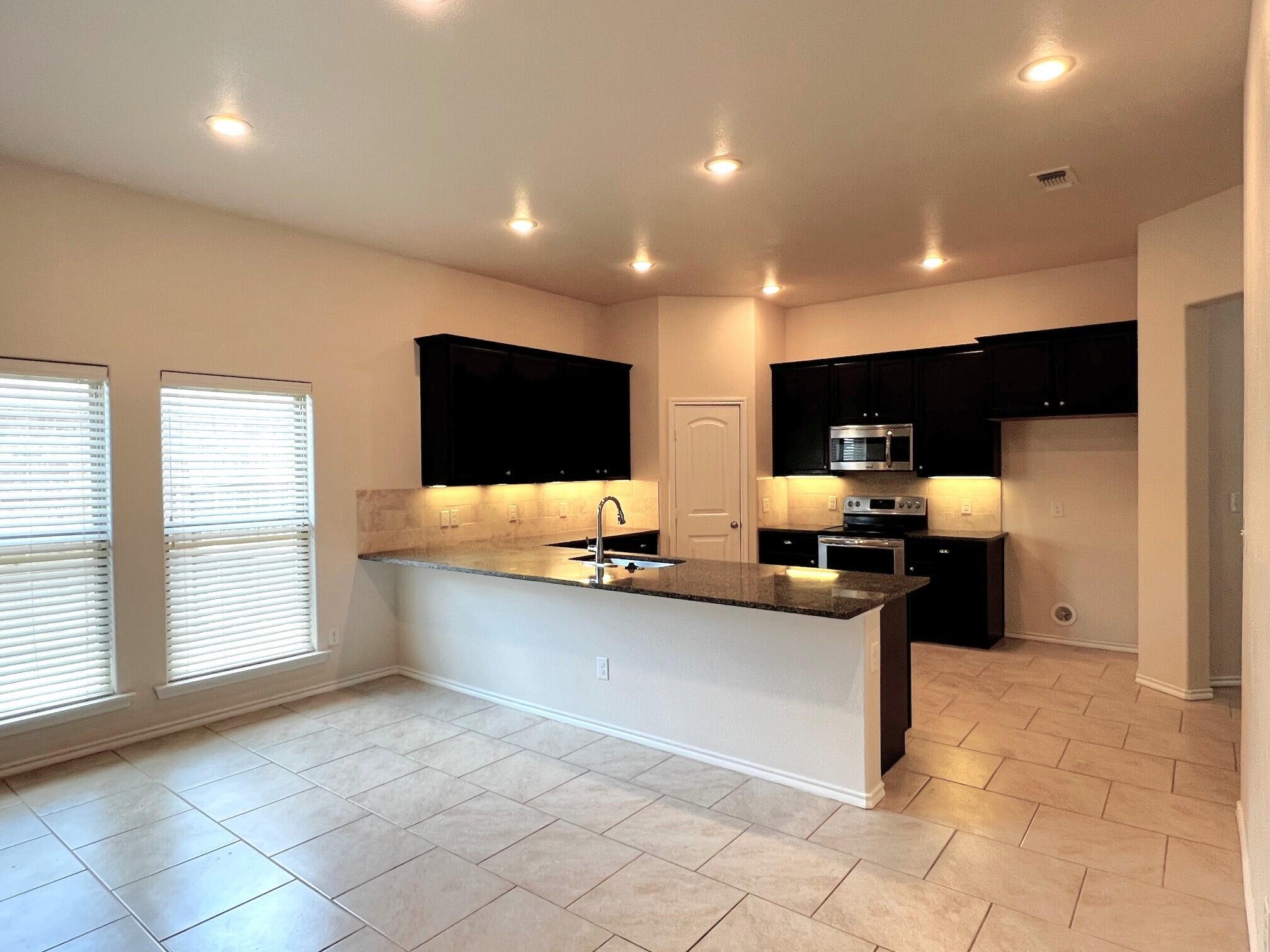 9605 Rochester Avenue Lubbock, TX 79424 - Photo 2 of 16 8