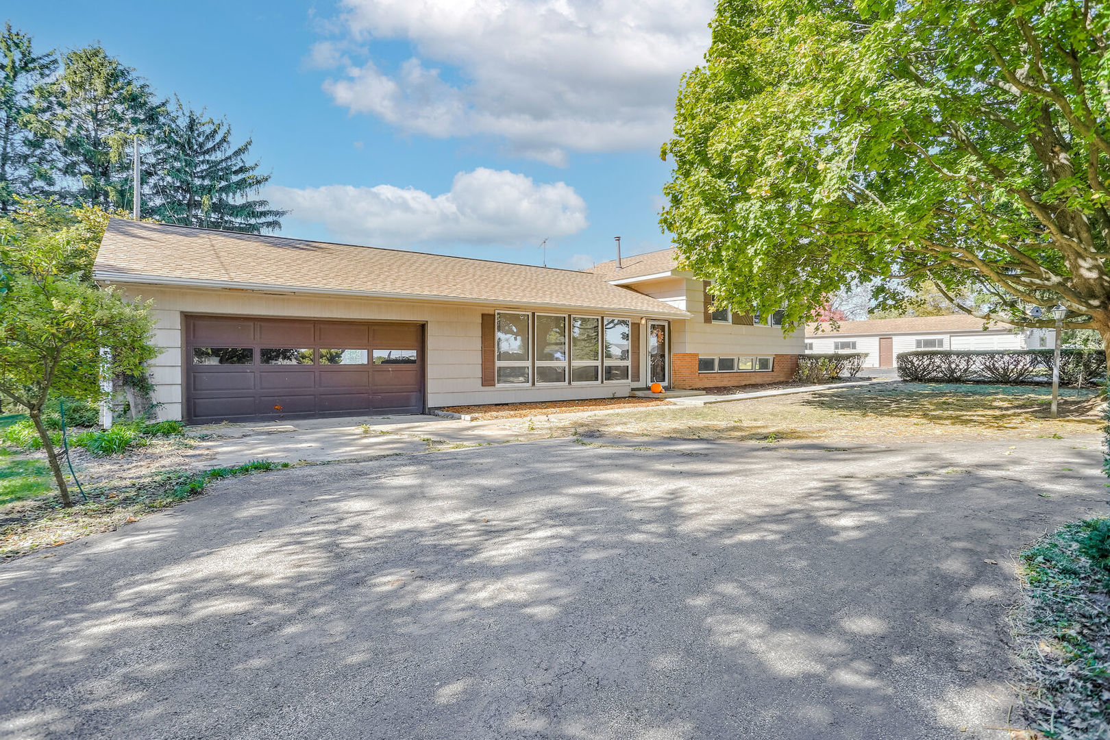 205 South Prairie View Road Mahomet, IL 61853 - Photo 4 of 40 Gallery Image 4