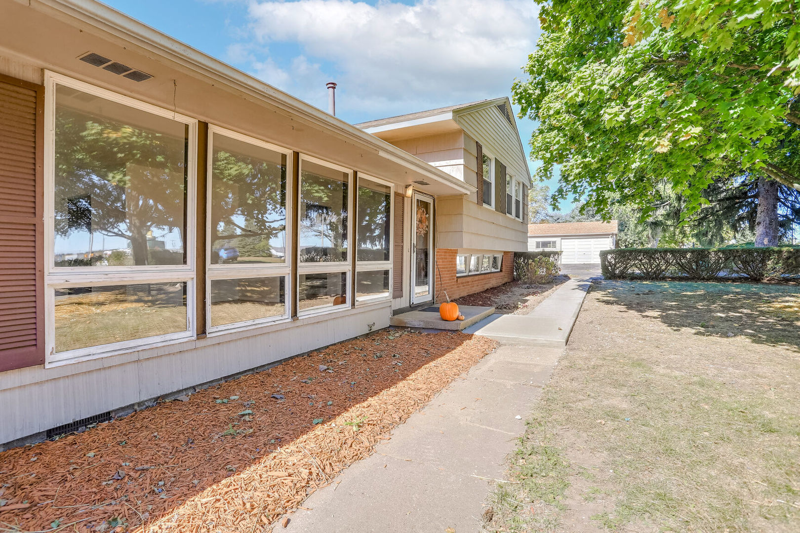 205 South Prairie View Road Mahomet, IL 61853 - Photo 6 of 40 Gallery Image 6