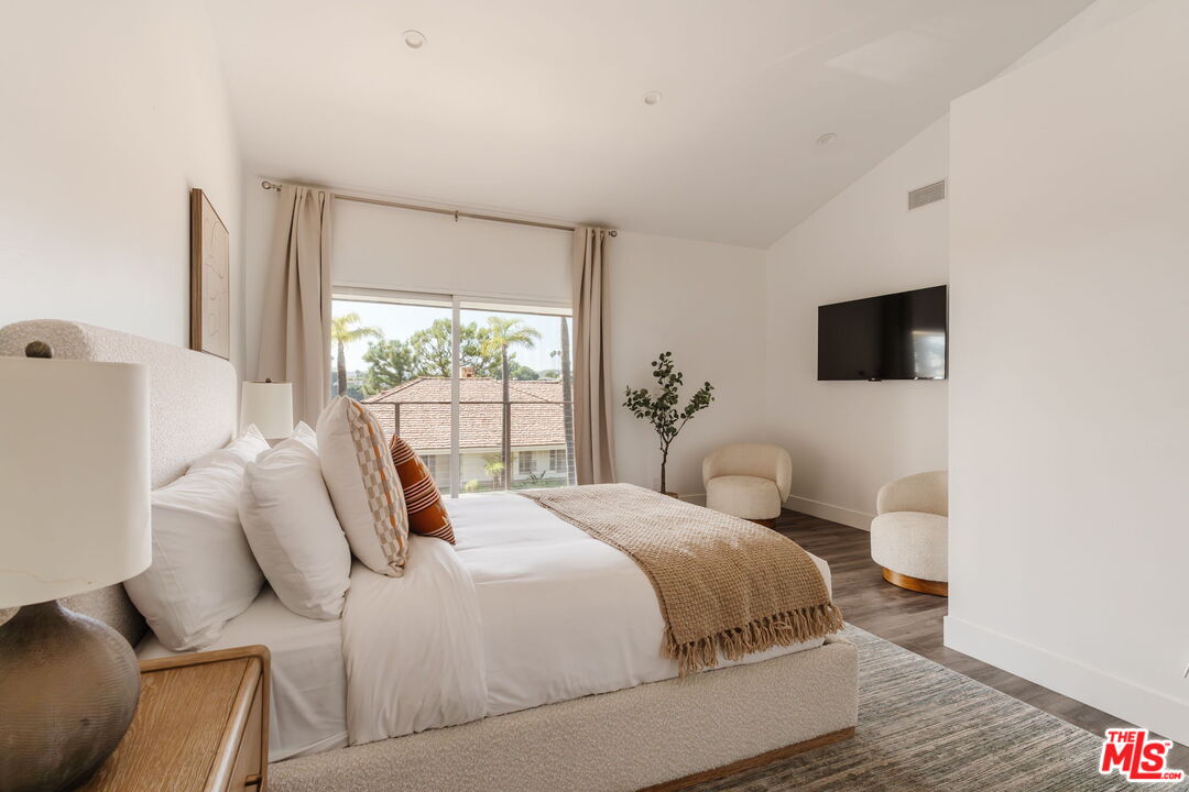 2028 Stradella Road Los Angeles, CA 90077 - Photo 21 of 36