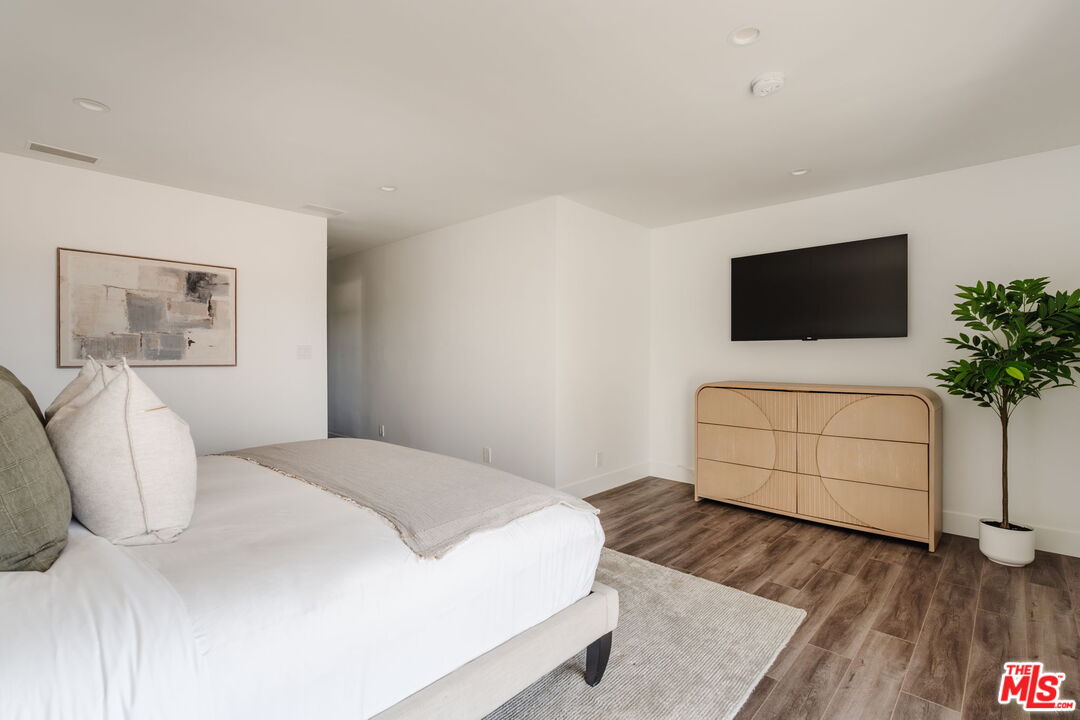 2028 Stradella Road Los Angeles, CA 90077 - Photo 24 of 36