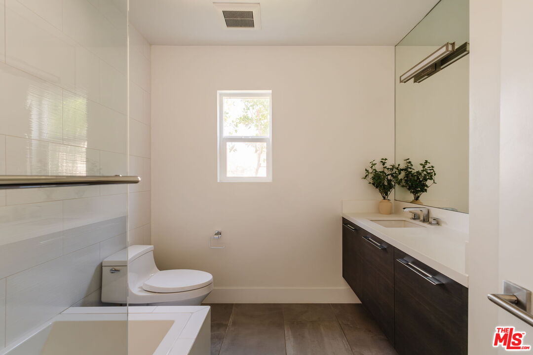 2028 Stradella Road Los Angeles, CA 90077 - Photo 25 of 36